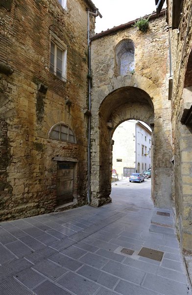 Porta Orcolina Pomarance